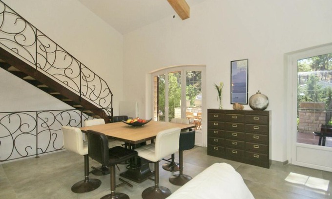 Saint-Etienne-du-Gres House | A hidden paradise in the beautiful surroundings of Saint Remy de Provence