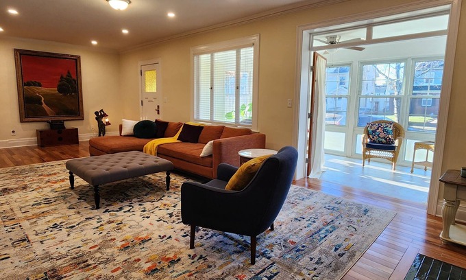 Weequahic House | A Historic Retreat Awaits You - Entire Home near to EWR
