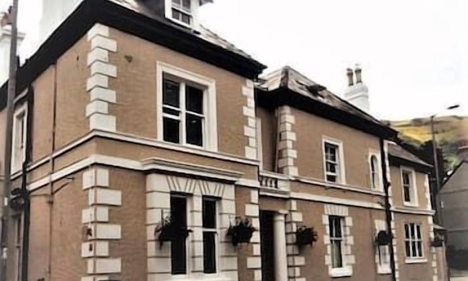 Penmaenmawr House | A Huge Holiday Home. When SIZE really matters.