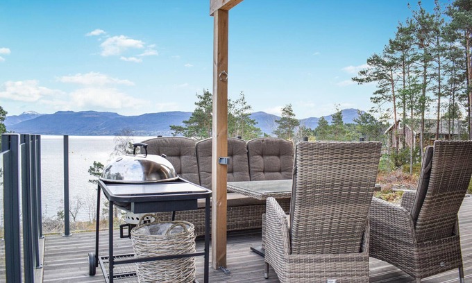 Fjelberg House | A lovely cottage with a large terrace and great views of the Skåneviksfjord.