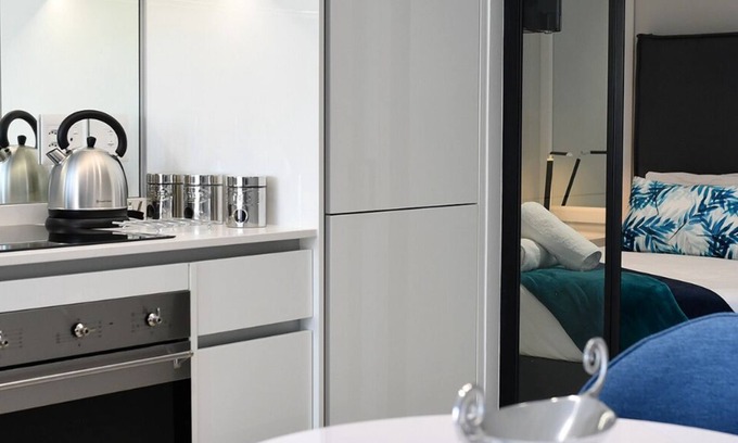 Greater Johannesburg Metropolitan Area Apartment | A luxurious apart-hotel for business or leisure travelers in Waterfall City!