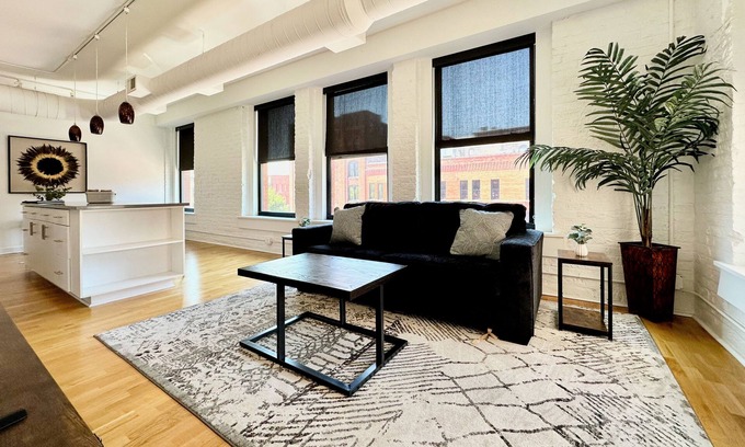 Southeast Omaha Apartment | A luxurious, historic loft in the heart of the Old Market