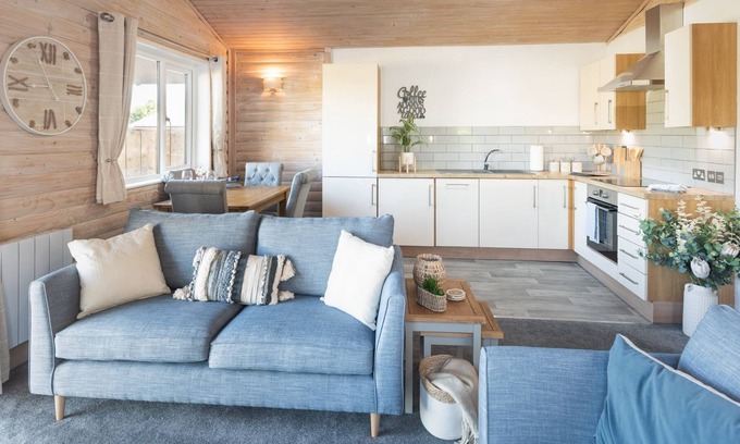 Newton Saint Cyres Cottage | A luxury family lodge with hot tub on the edge of Fingle Glen Golf Course