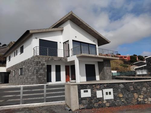 Angra do Heroismo House | A Maresia