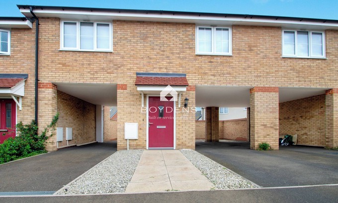 Walton on the Naze House | A modern touch to a tradtional seaside getaway with this two bedroom coach in Walton on the Naze.
