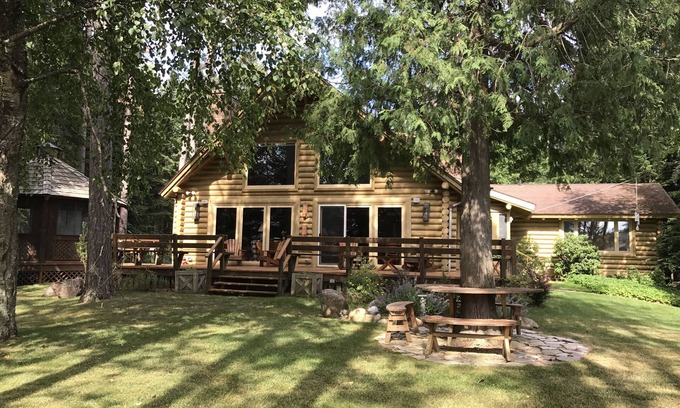 Three Lakes Cabin | A Northwoods Shangri-la/Jagdschloss Four Mile Lake/an extraordinary 83 acres
