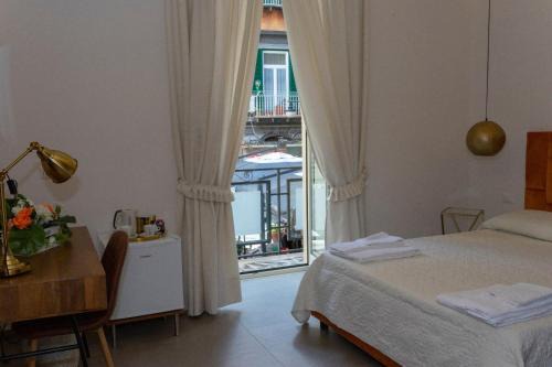 Quartieri Spagnoli House | “A piazzetta”