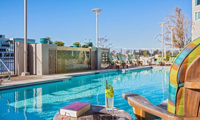 Redwood Shores Hotel | A Place To Reconnect! Pet-friendly Property w/Onsite Pool