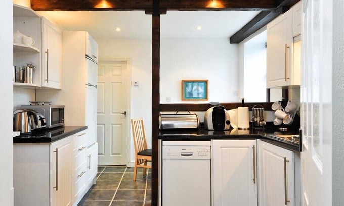 Staveley Cottage | A River Runs By