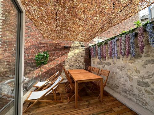 Epinettes Apartment | A Rooftop in Paris