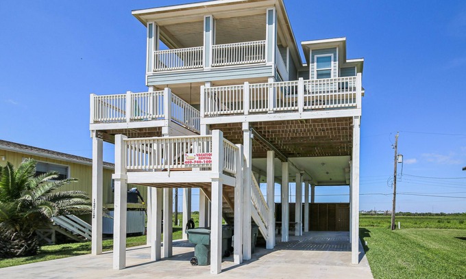 Bermuda Beach House | A Salty Kiss | Gulf Views, Steps to Bermuda Beach
