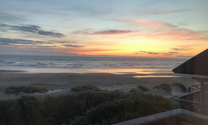 Florence Cottage | A seaside cottage with amazing ocean and beach views to relax and recharge