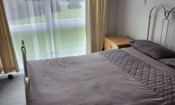 Highlands Apartment | A spacious and cozy apartment close to the Town centre