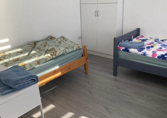 Glasnevin House | A spacious room near the city center(Room 1)