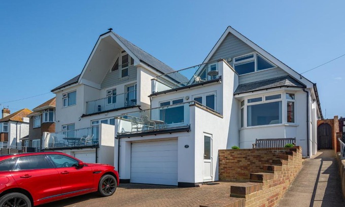 Swalecliffe House | A Spacious Seaside house in Hampton, Herne Bay