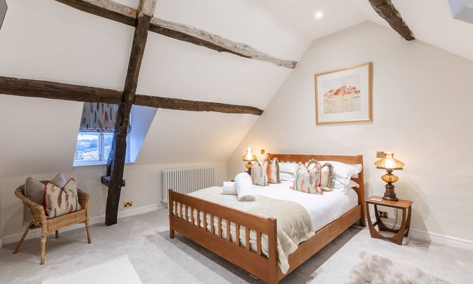 Blockley Apartment | A stunning 17th Century three-storey terraced cottage.