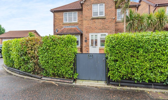 Knott End-on-Sea Cottage | A stunning, spacious, and detached property complete with hot tub and summer house with pool table.