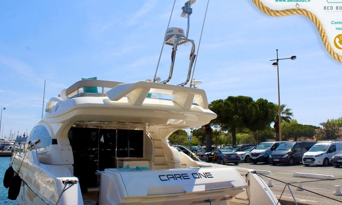 Antibes City Centre Boat Rental | A superb modern yacht