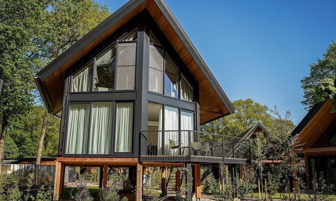 Municipality of Ede House | A unique forest stay – 2 en-suites, 2 floors, comfort for 5 guests.