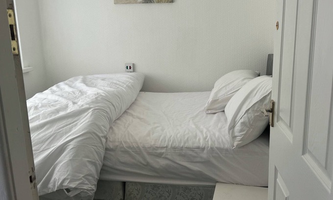 Manchester Apartment | A Unique lovely room and shared bathroom
