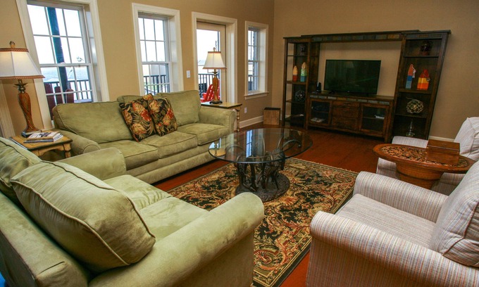 Historic Downtown Apalachicola Condo | A Vacation Condo with a view of the river.