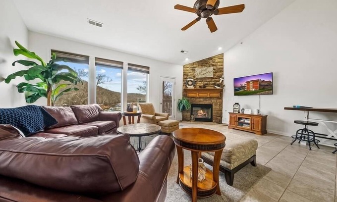 Andersonville Condo | A waterfront retreat at Makin' Memories Lake House