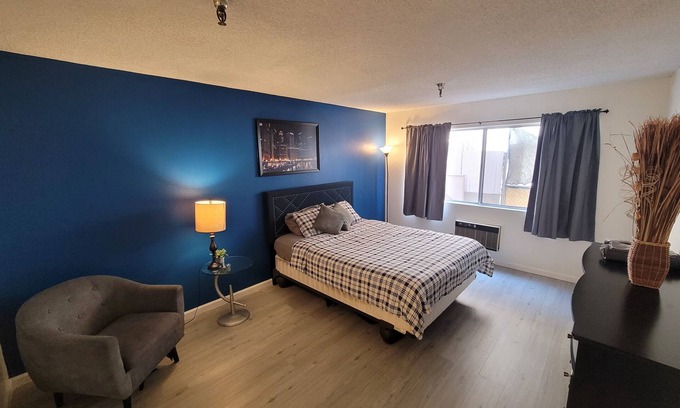 Pico - Robertson Hotel | (A18) Cozy & Efficient Queen Private Studio