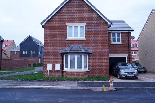 Peterborough Apartment | A1M Hampton Lakes Brand New Entire House