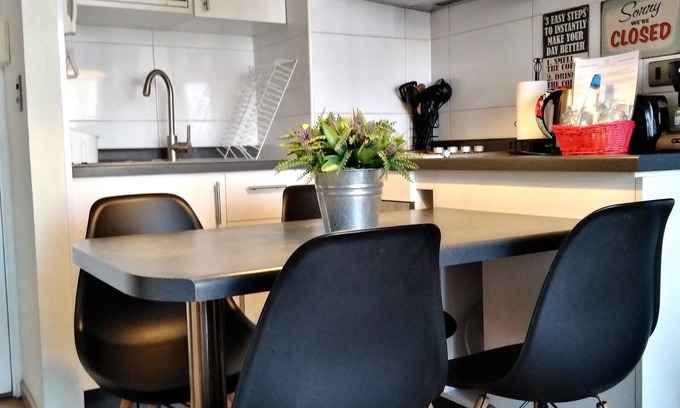 Las Rejas Apartment | A3 Nice, cozy 2 BD up to 5 subway views