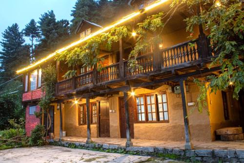 Manali Bed & Breakfast | Aarya homes