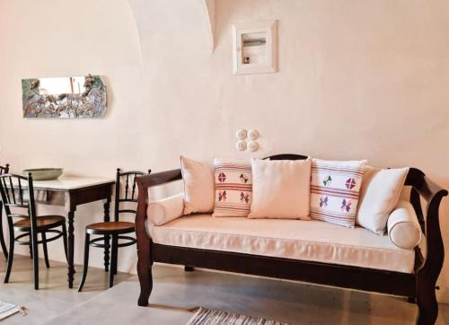 Kithnos House | Abella Cave, Kythnos