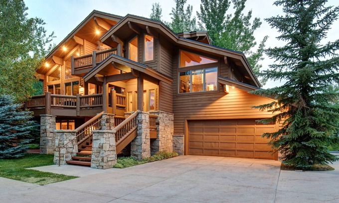 Deer Valley Villa | Abode at Arrowood | Best value in DV| NO AC| Private Hot Tub! 3 Private Master Suites!