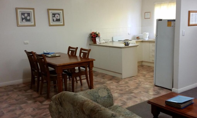 Broken Hill House | About Town Cottages