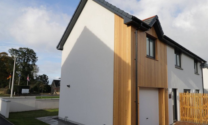 Forres Cottage | ABOYNE, pet friendly, with a garden in Forres