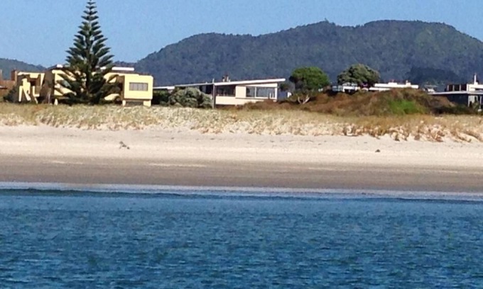 Omaha House | Absolute Beachfront Luxury Holiday House-Omaha