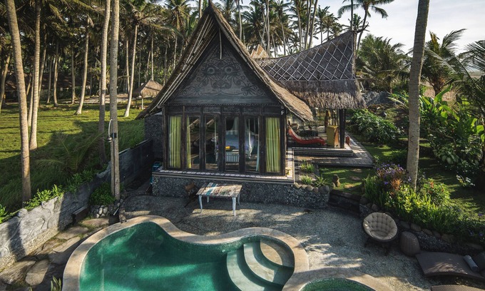 Kerambitan Villa | Absolute Beachfront Romantic Villa Laut
