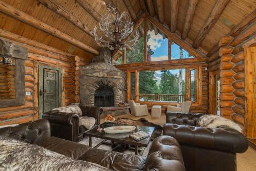 Mountain Village Ski Chalet | Absolutely amazing slopeside mountain lodge with spa