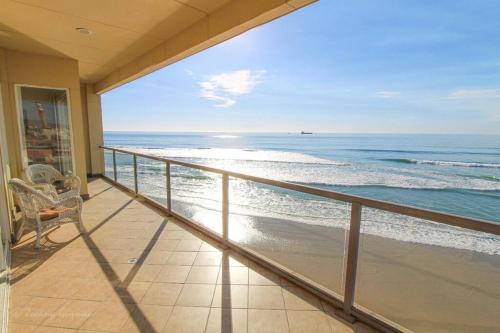 Villa del Mar Apartment | ACCESS - BEACH Penthouse PAPAS and BEER 2 miles WIFI