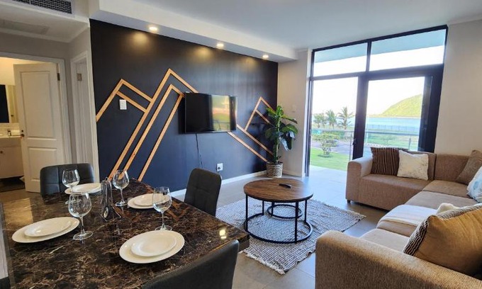 Durban Point Apartment | Accommodation Front - Charming 2 Sleeper in Point Waterfront