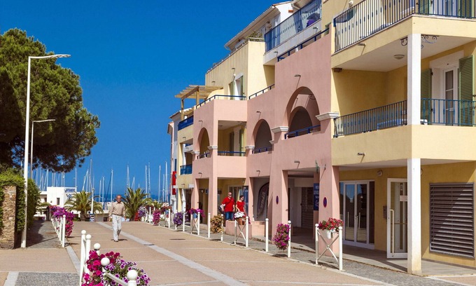 Solaro Apartment | Accommodation in Solenzara, air conditioning, balcony, pool, near the beach, T6