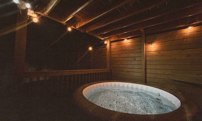 West Meade Apartment | Ace Condo w/ Hot Tub | Only 15 mins to Broadway!