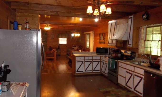 Crossville Cottage | Acorn Cottage - Crossville, TN Very private with plenty of parking.