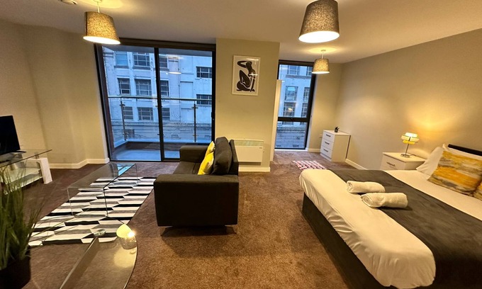 Salford Apartment | Adelphi Wharf Apartments by Beehosting