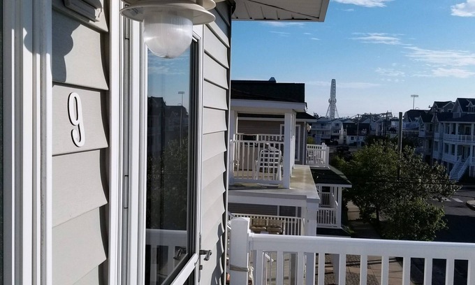 North End Condo | Adjacent To Beach/boardwalk, 5 Minute Walk To Rides & Food, 6 Beach Tags