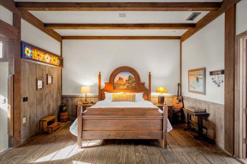 Oak Creek Villa | Adobe Village Inn