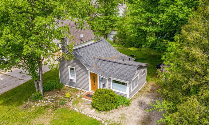 Milford House | Adorable studio on the Huron River in the Village of Milford.