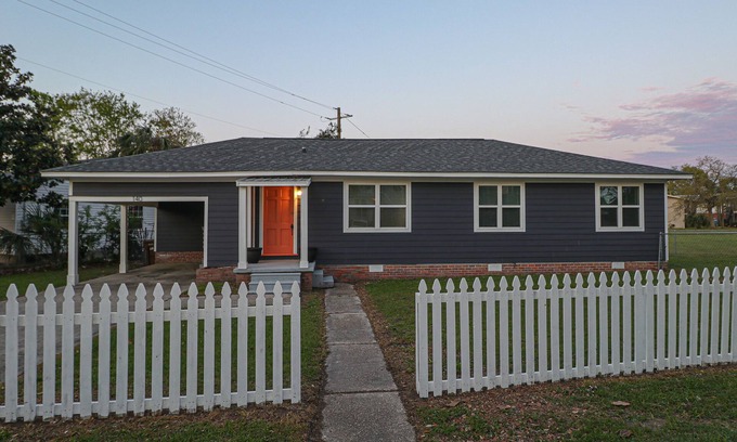 Biloxi House | Adorable beach cottage within walking distance to the beach and more!