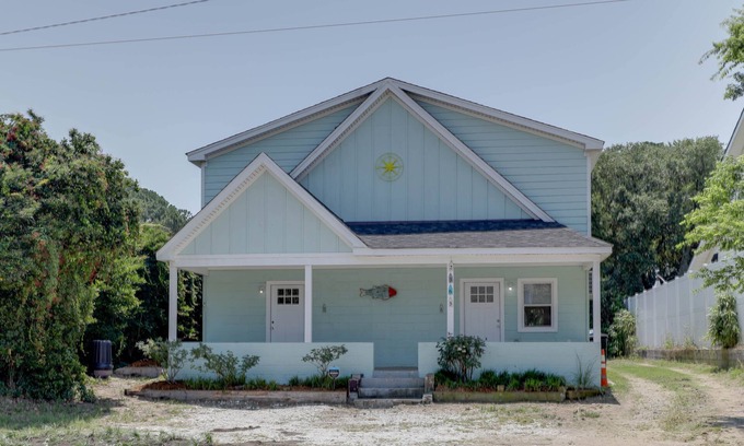 Northeast Virginia Beach Cottage | Adorable Chesapeake Bay Beach Cottage B Just 1 Block from the Sand!