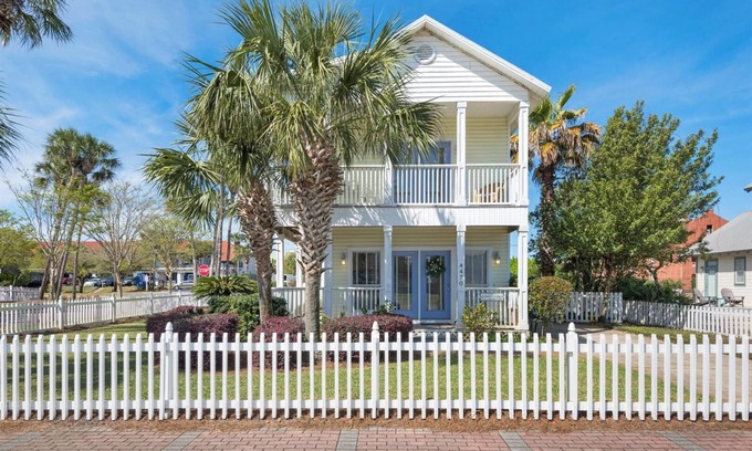 Crystal Shores House | ADORABLE DESTIN BEACH COTTAGE! 1 min walk to beach! Gulf View! Private Pool!
