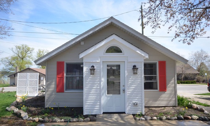 Suttons Bay House | Adorable studio cottage in Suttons Bay. Air conditioning. Pet friendly.